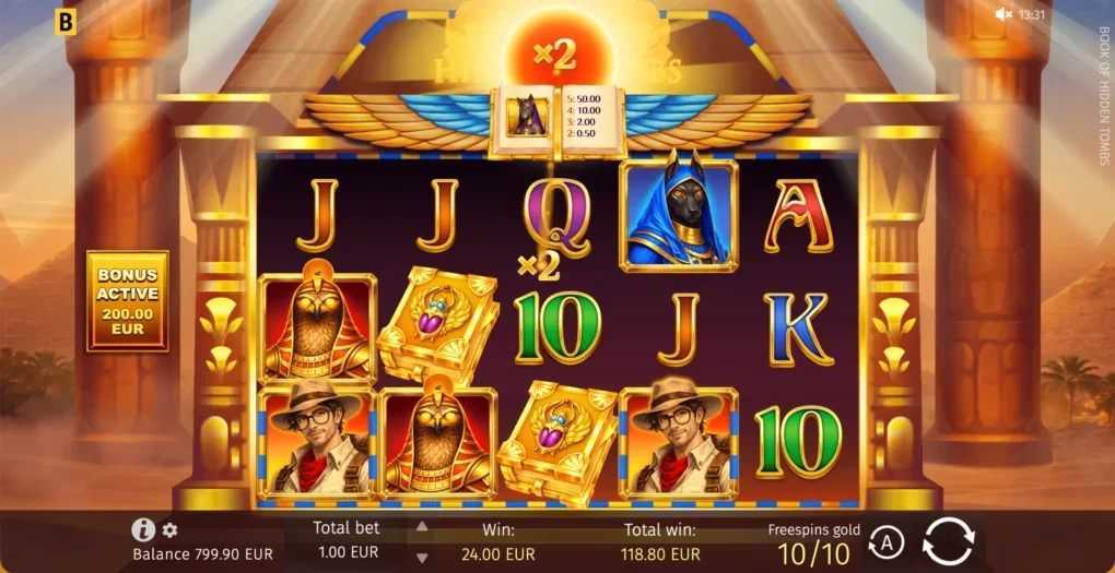 Book of Hidden Tombs under Super Free Spins med gyllen bakgrunn, ekspanderende kattesymbol og multiplikator ×2 over hjulene.